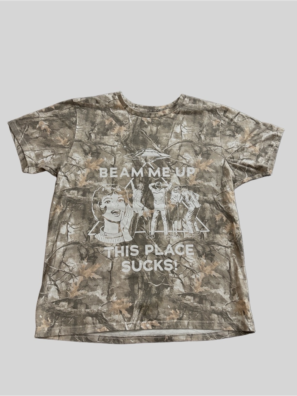 Stranger Things Beam Me Up This Place Sucks Camo Graphic Tee Large